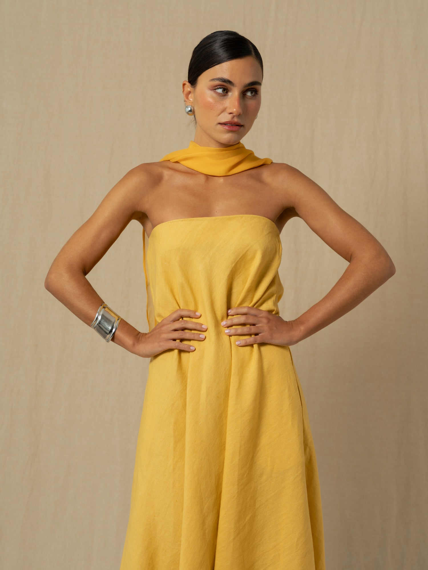 YELLOW NECK SILK