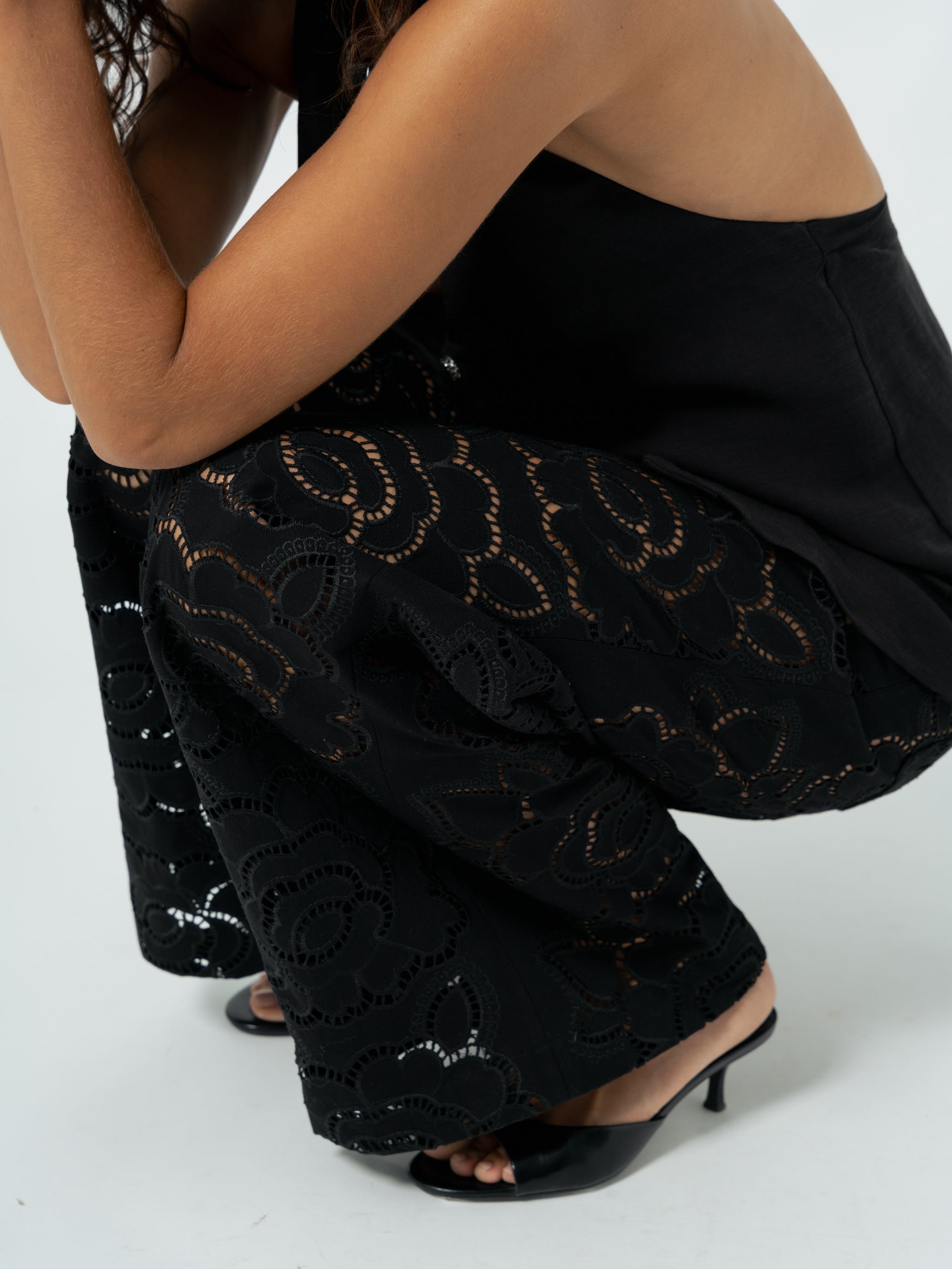FLORAL BLACK TROUSERS